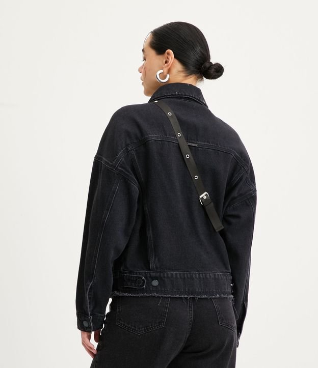 Jaqueta em Jeans com Recortes e Barra Desfeita Preto 3