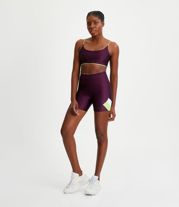 Bermuda Esportiva em Microfibra com Recorte Contrastante