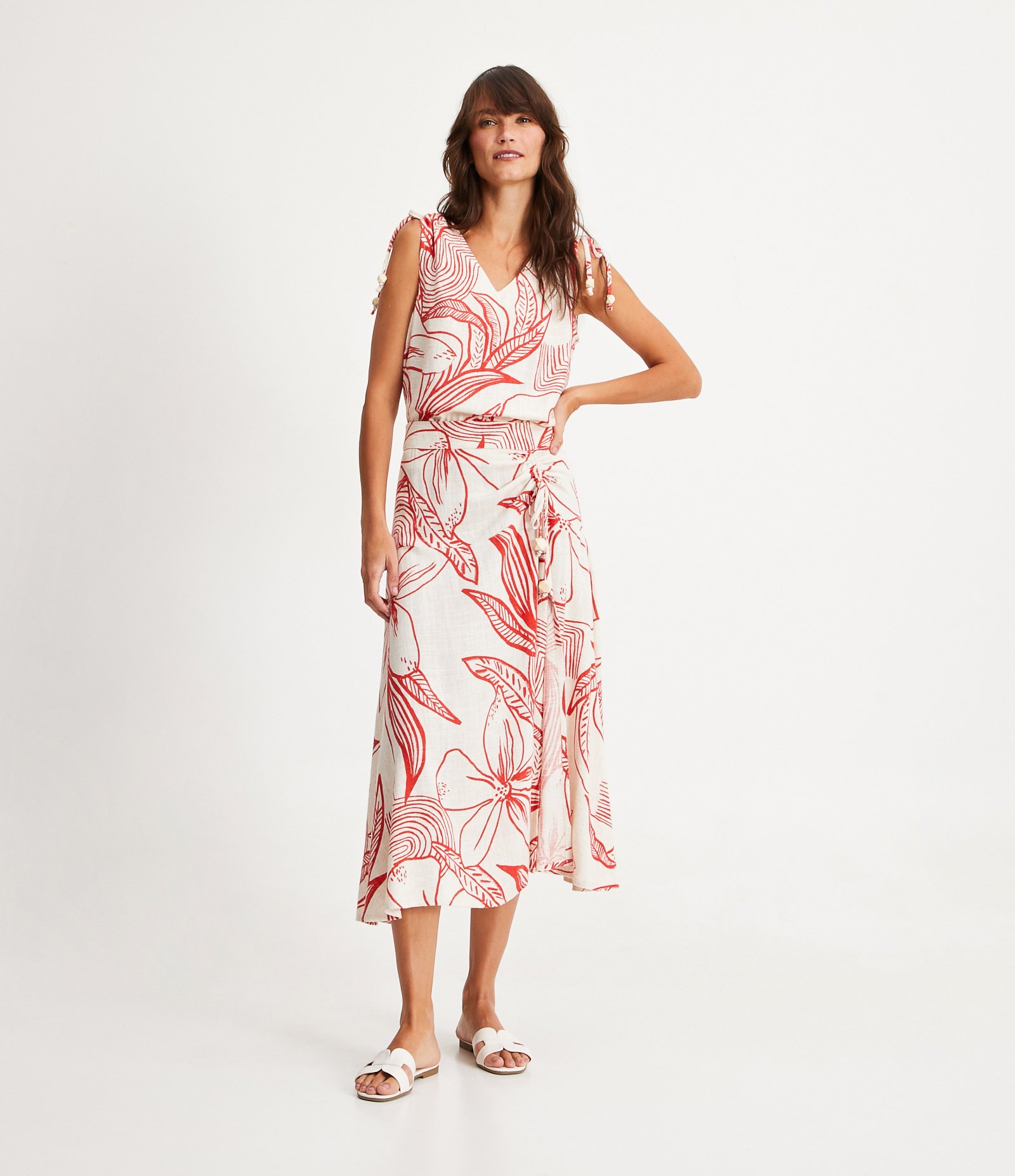 Blusa Sem Manga em Viscolinho com Amarração e Folhagens Estmpadas Bege 2