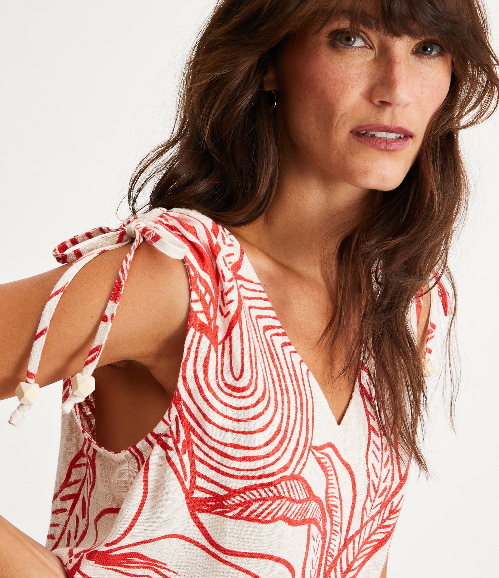 Blusa Sem Manga em Viscolinho com Amarração e Folhagens Estmpadas Bege 3