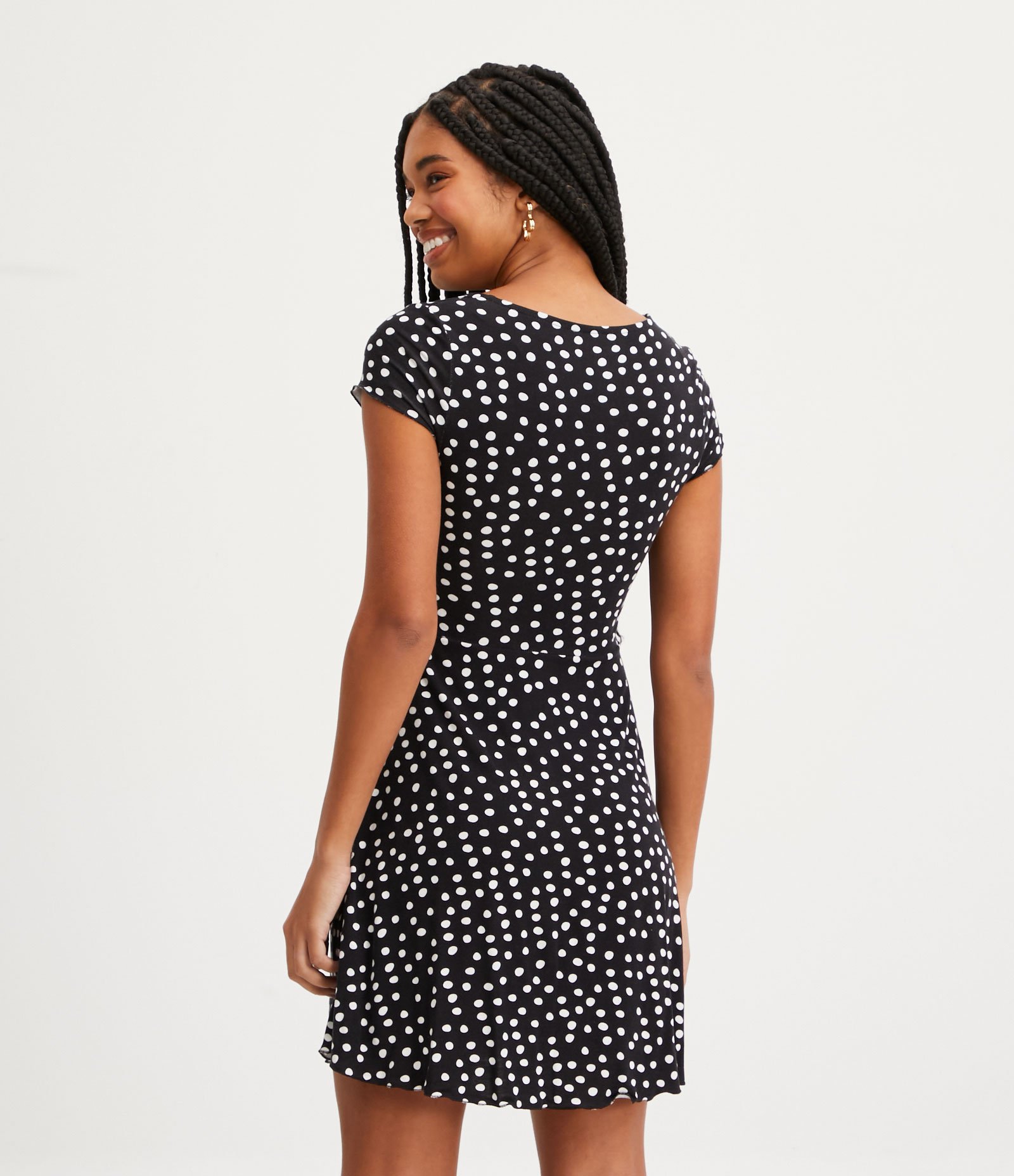 Vestido Curto em Viscose com Manga Curta e Estampa Poá Preto 3