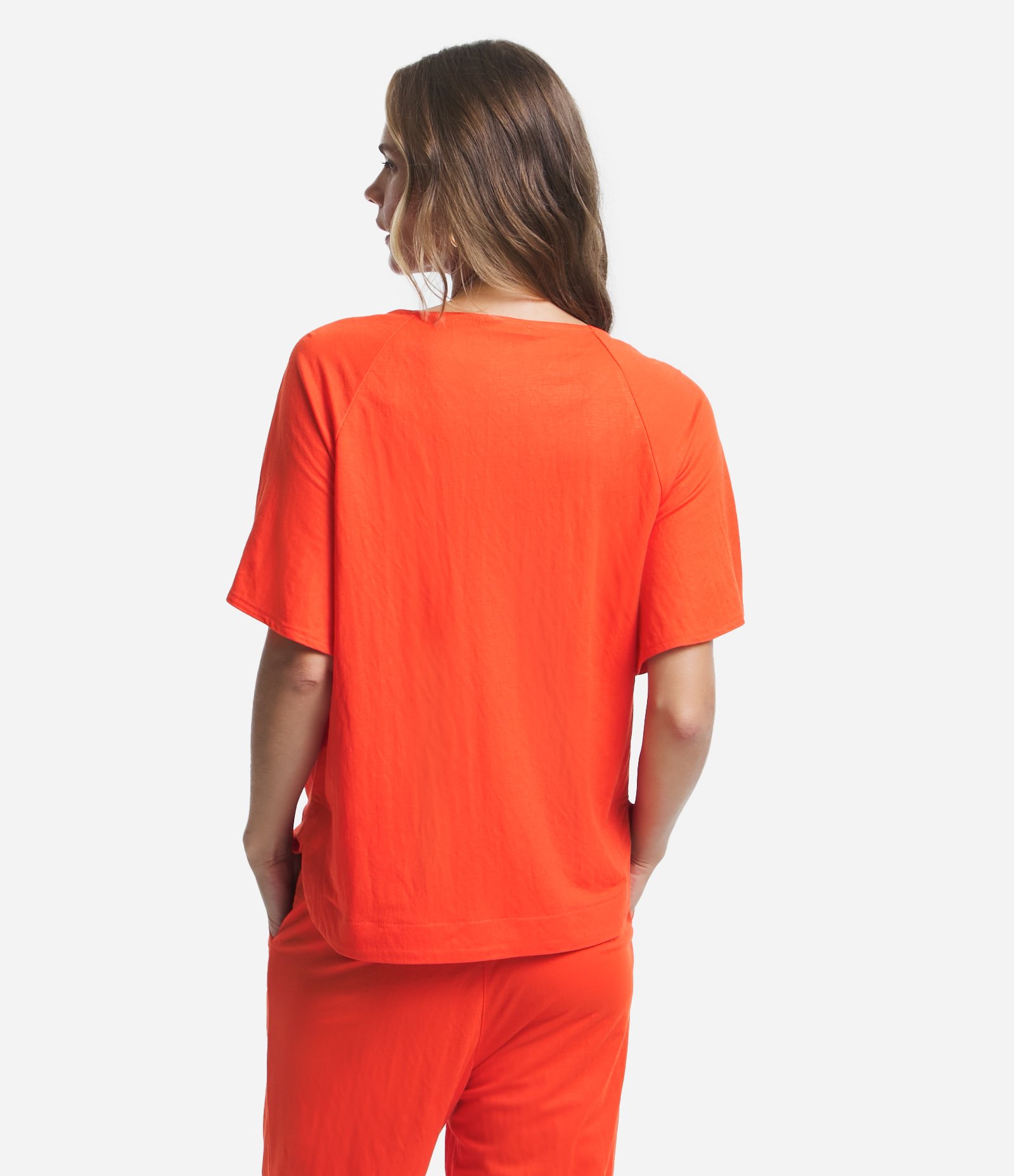 Blusa em Orly com Decote Trabalhado Laranja 4