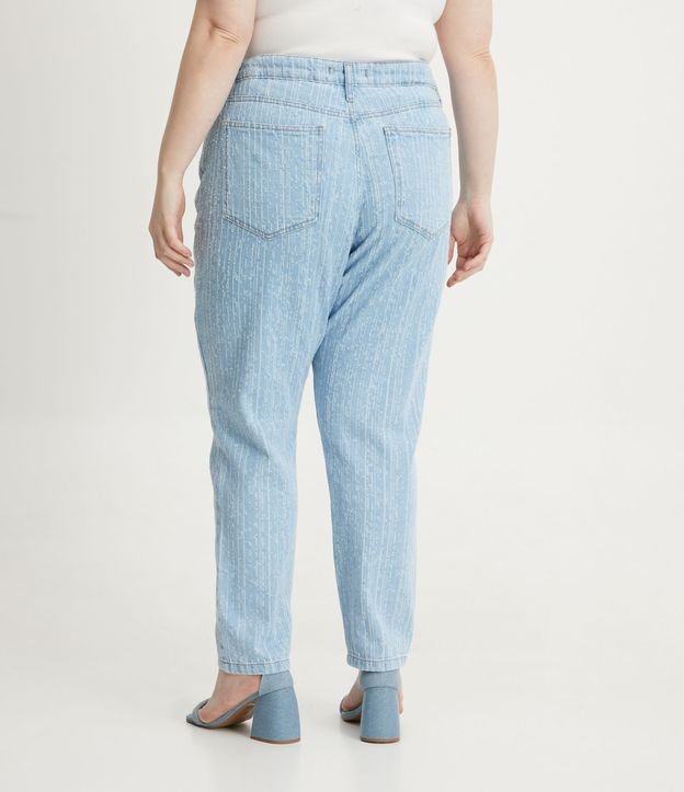 Calça Mom Jeans com Textura Puídos a Laser Curve & Plus Size Azul 3