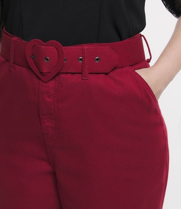 Pantalón Mom en Sarga con Cinturón y Hebilla de Corazón Curve & Plus Size Rojo 4