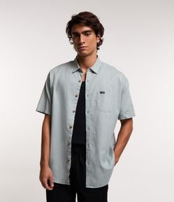 Camisa Relaxed em Cânhamo com Textura e Bolso Frontal