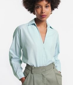 Camisa Manga Longa em Tricoline Listrada com Fio Tinto