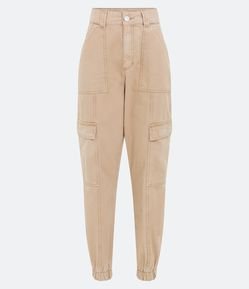 Calça Jogger em Sarja com Bolsos Cargo