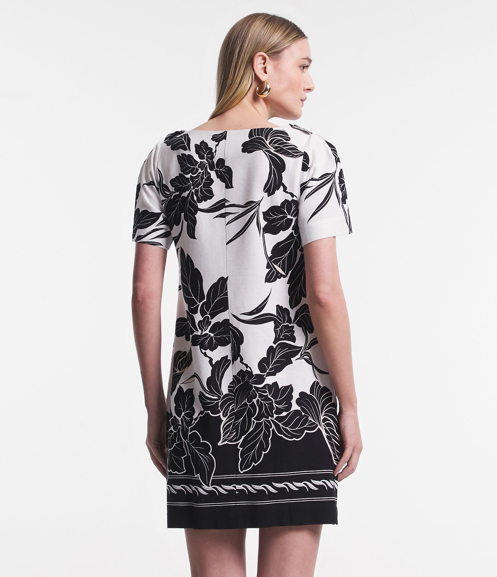 Vestido Curto Manga Curta em Linho com Flores e Folhagens Estampadas Branco 3