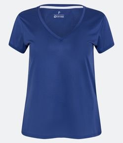 Camiseta Esportiva em Microfibra com Gola V