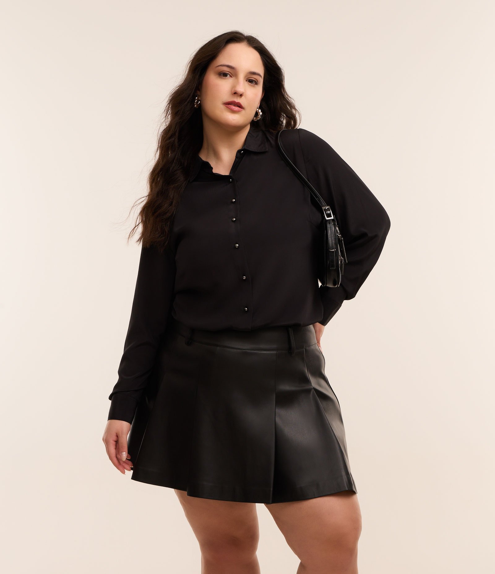 Camisa Básica em Crepe com Botões Curve & Plus Size Preto 2