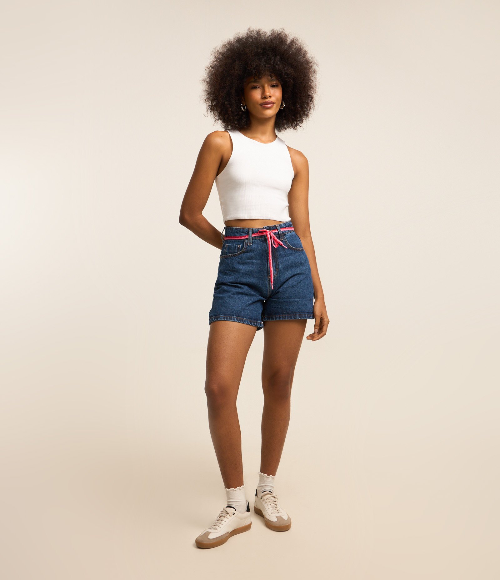 Short Mom Jeans Cintura Alta com Cordão na Cintura Azul 1