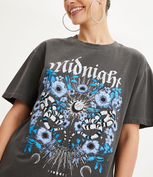 Remera en Media Malla con Estampado Midnight Mística Negro 4