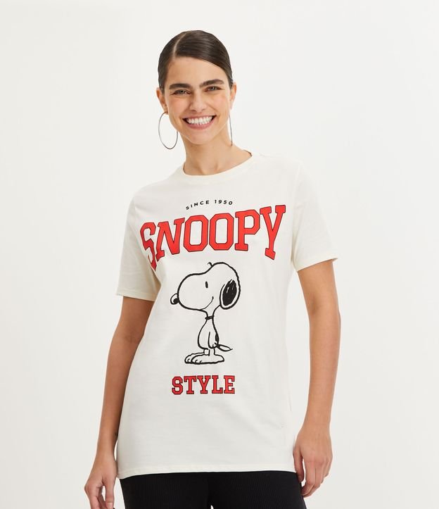 Camiseta em Meia Malha com Manga Curta e Estampa Snoopy Style - Cor: Off White - Tamanho: M