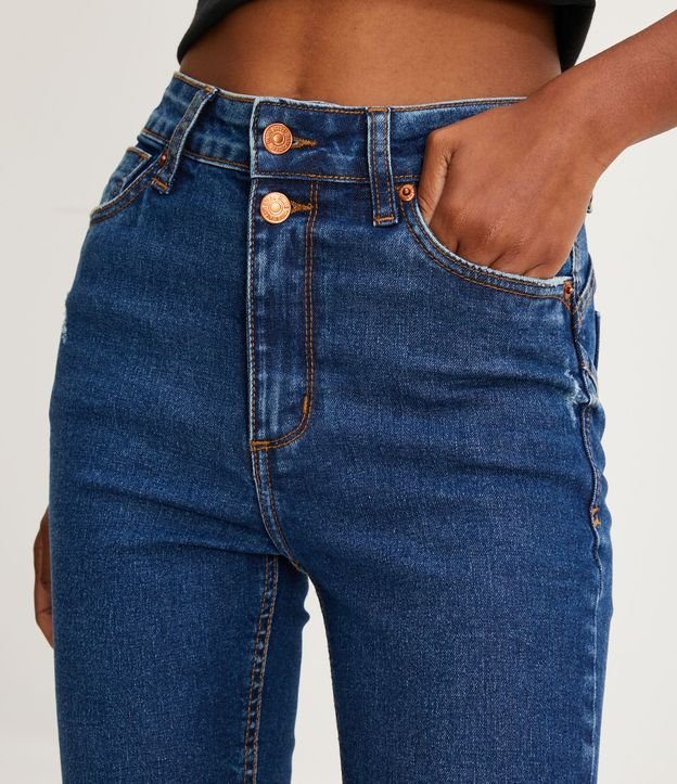 Calça Push Up Jeans com Puídos e Barra Desfeita Azul