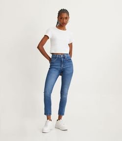 Calça Skinny Cropped Jeans com Bolso Diferenciado