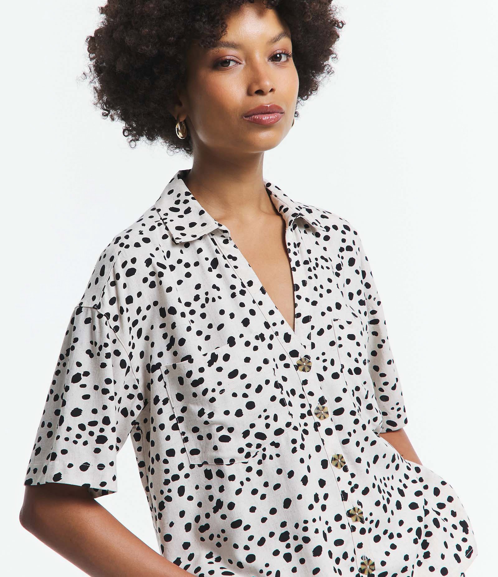 Camisa Manga Curta em Viscolinho com Poás Estampados Bege 3
