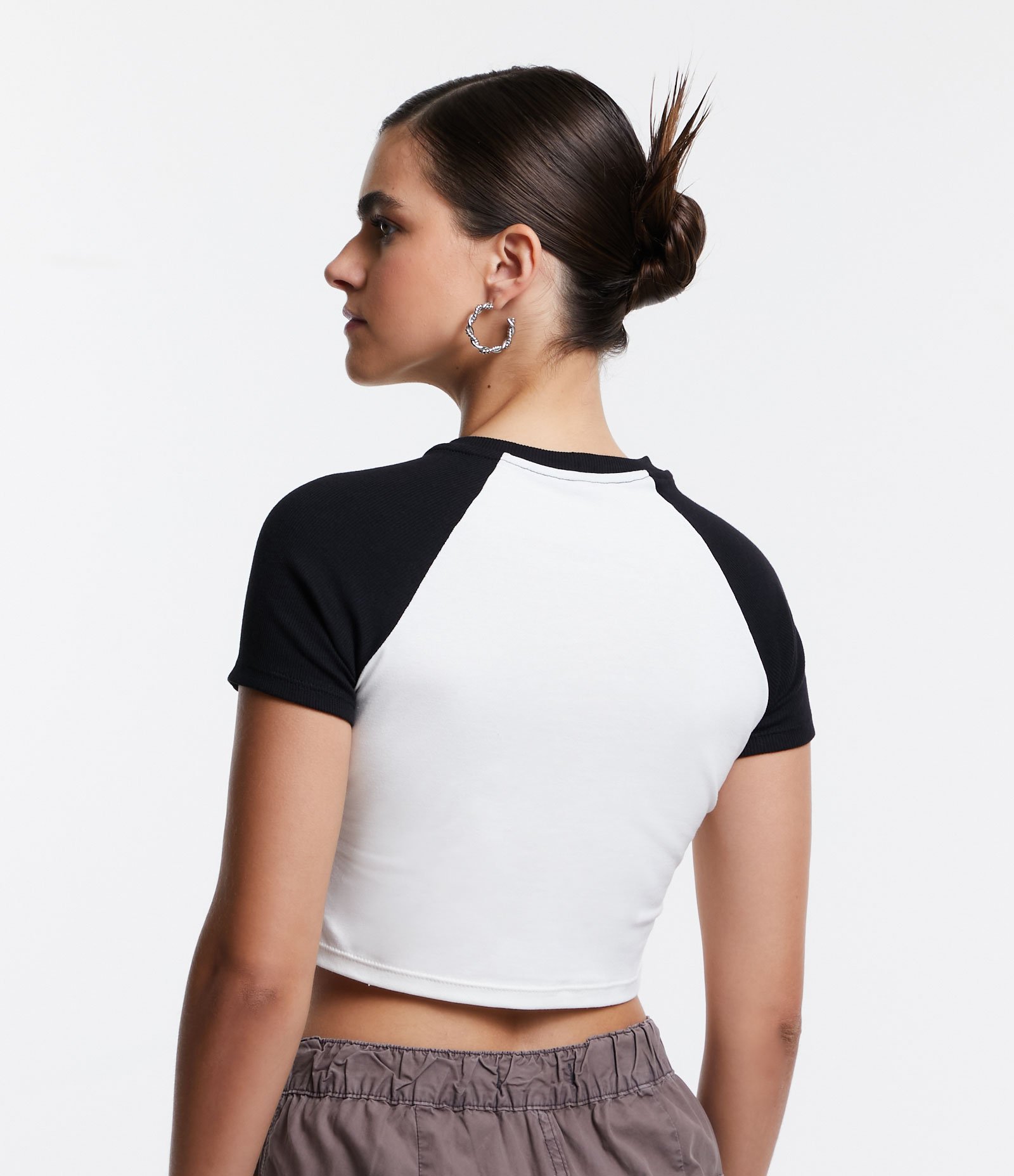 Blusa Cropped Manga Curta em Meia Malha com Ursinho Estampado Off White 3