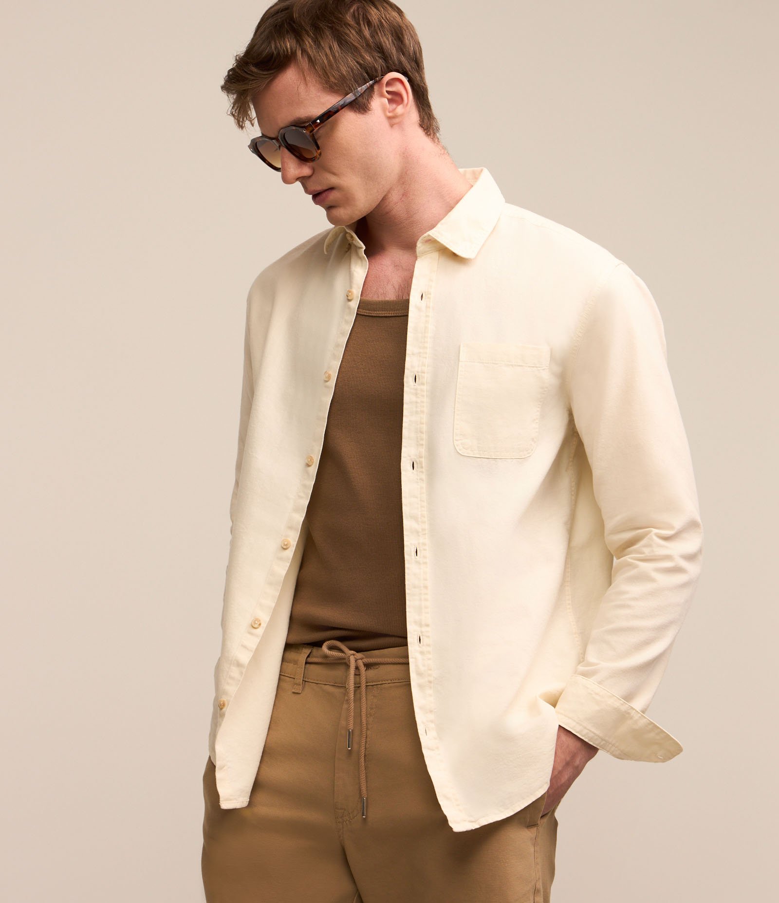Camisa Regular em Oxford com Bolso Frontal Bege 1
