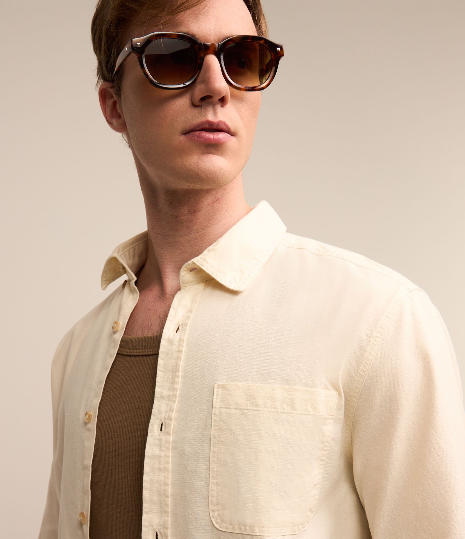 Camisa Regular em Oxford com Bolso Frontal Bege 3