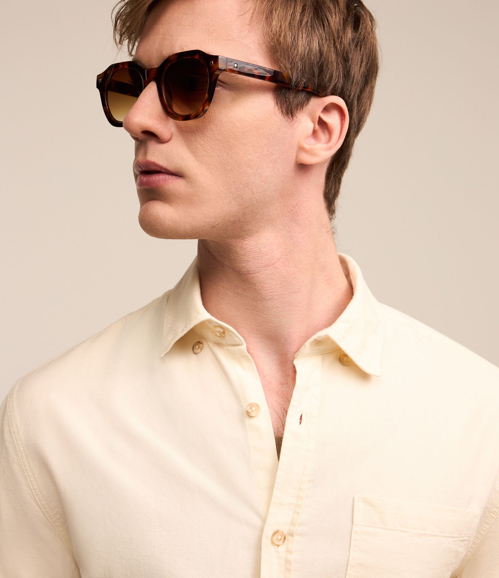 Camisa Regular em Oxford com Bolso Frontal Bege 4