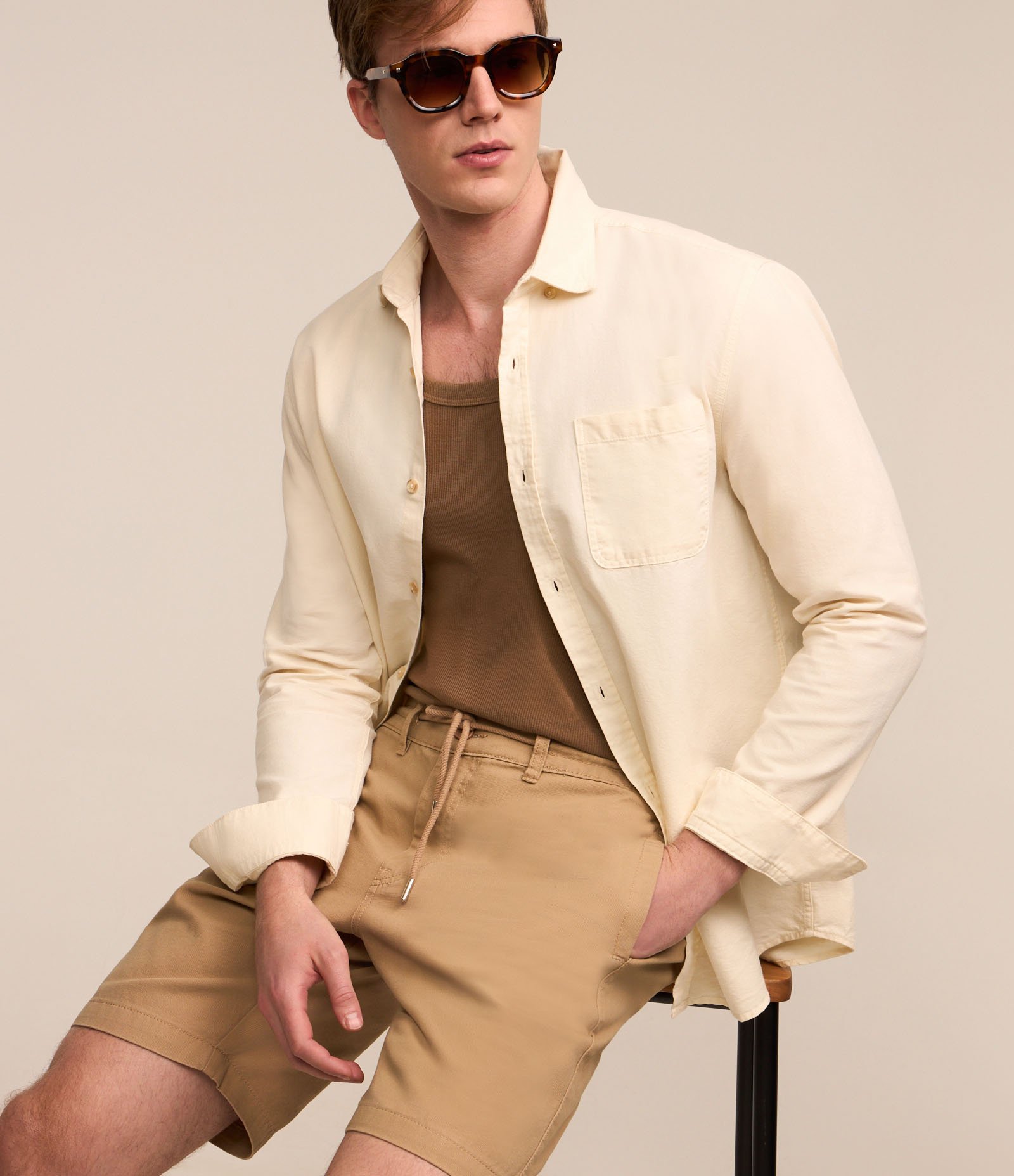 Camisa Regular em Oxford com Bolso Frontal Bege 6