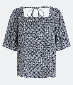 Blusa Manga Curta Ampla em Viscose com Estampa Geométrica