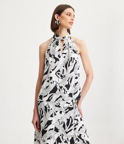 Blusa em Crepe com Detalhe Torcido na Gola e Estampa Guepardos