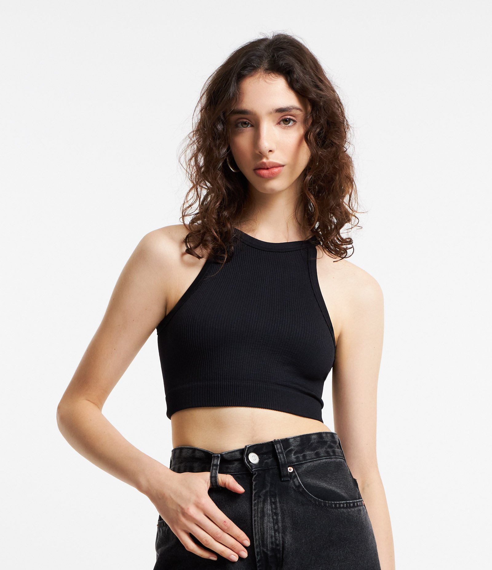 Blusa Cropped Sem Manga e Sem Costura com Decote Halter Preto 1