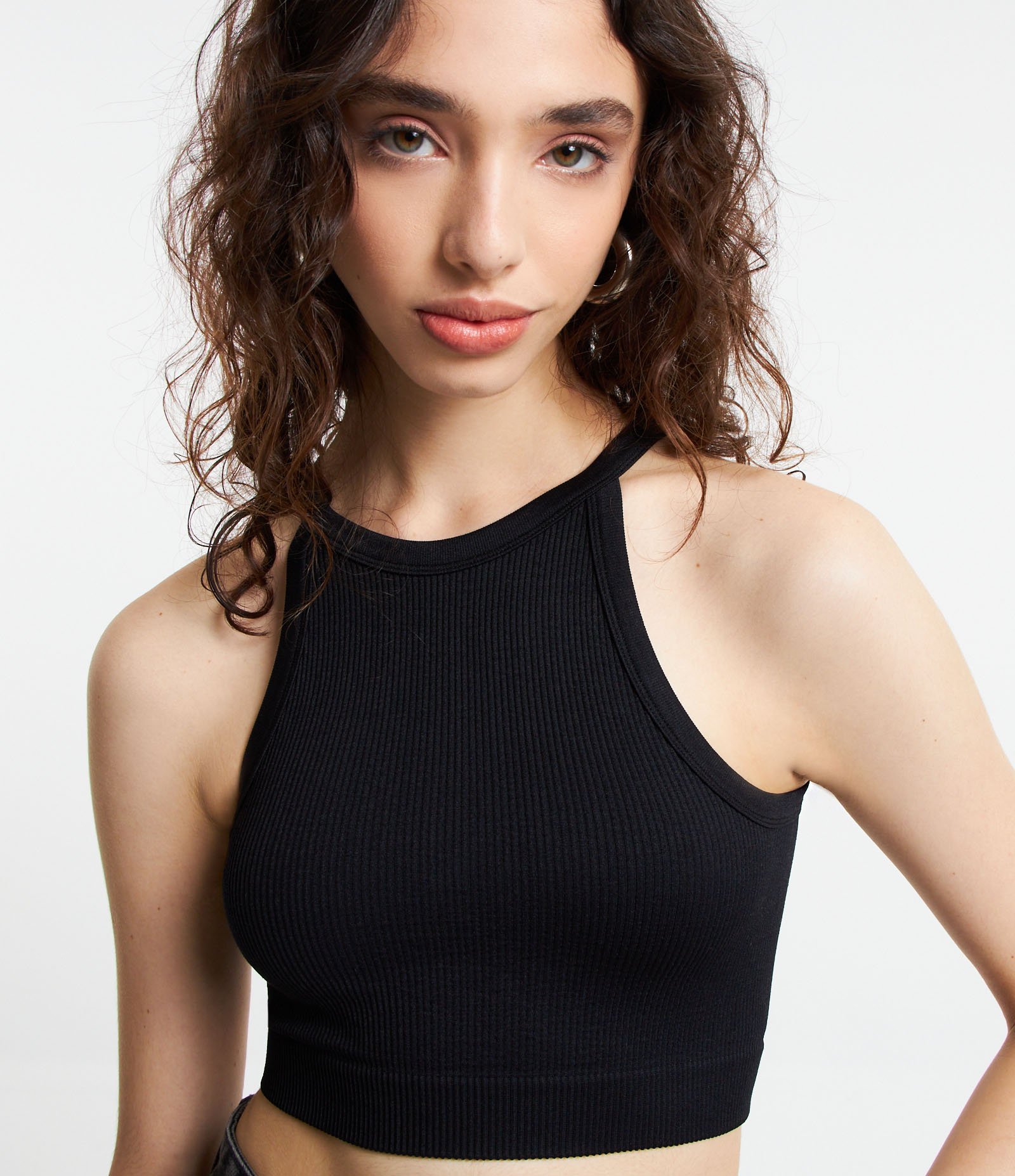 Blusa Cropped Sem Manga e Sem Costura com Decote Halter Preto 4