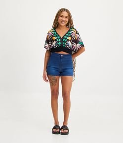 Short Cintura Alta em Jeans com Bolsos Traseiros