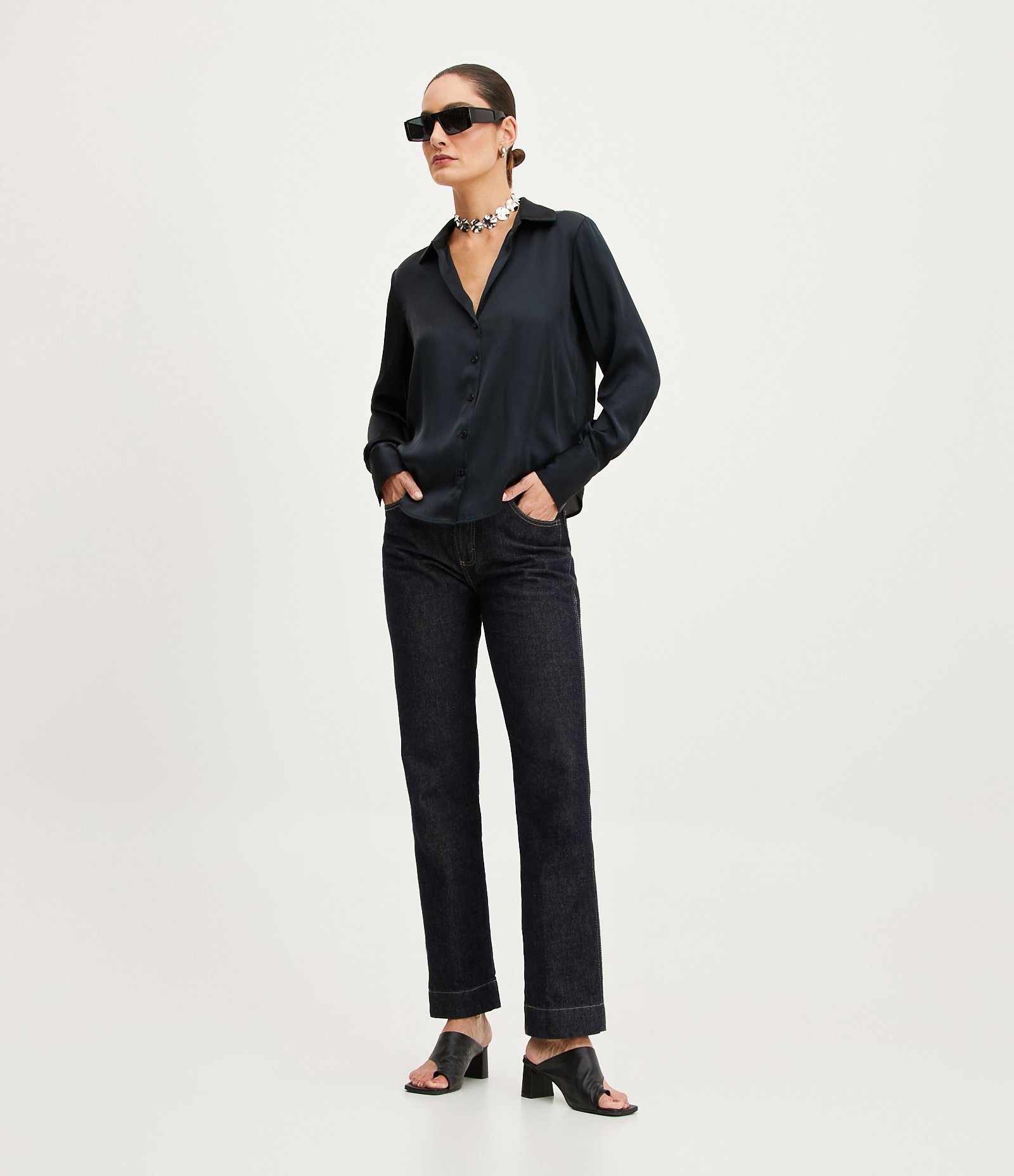 Camisa em Cetim com Recortes e Caimento Leve 2