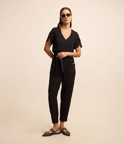 Calça Pantacourt Texturizada com Cinto de Tecido Pespontado