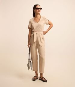 Calça Pantacourt Texturizada com Cinto de Tecido Pespontado