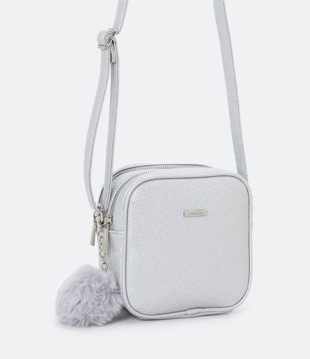 Bolsa Camera Bag com Pompom na Alça - Cor: Prata - Tamanho: U