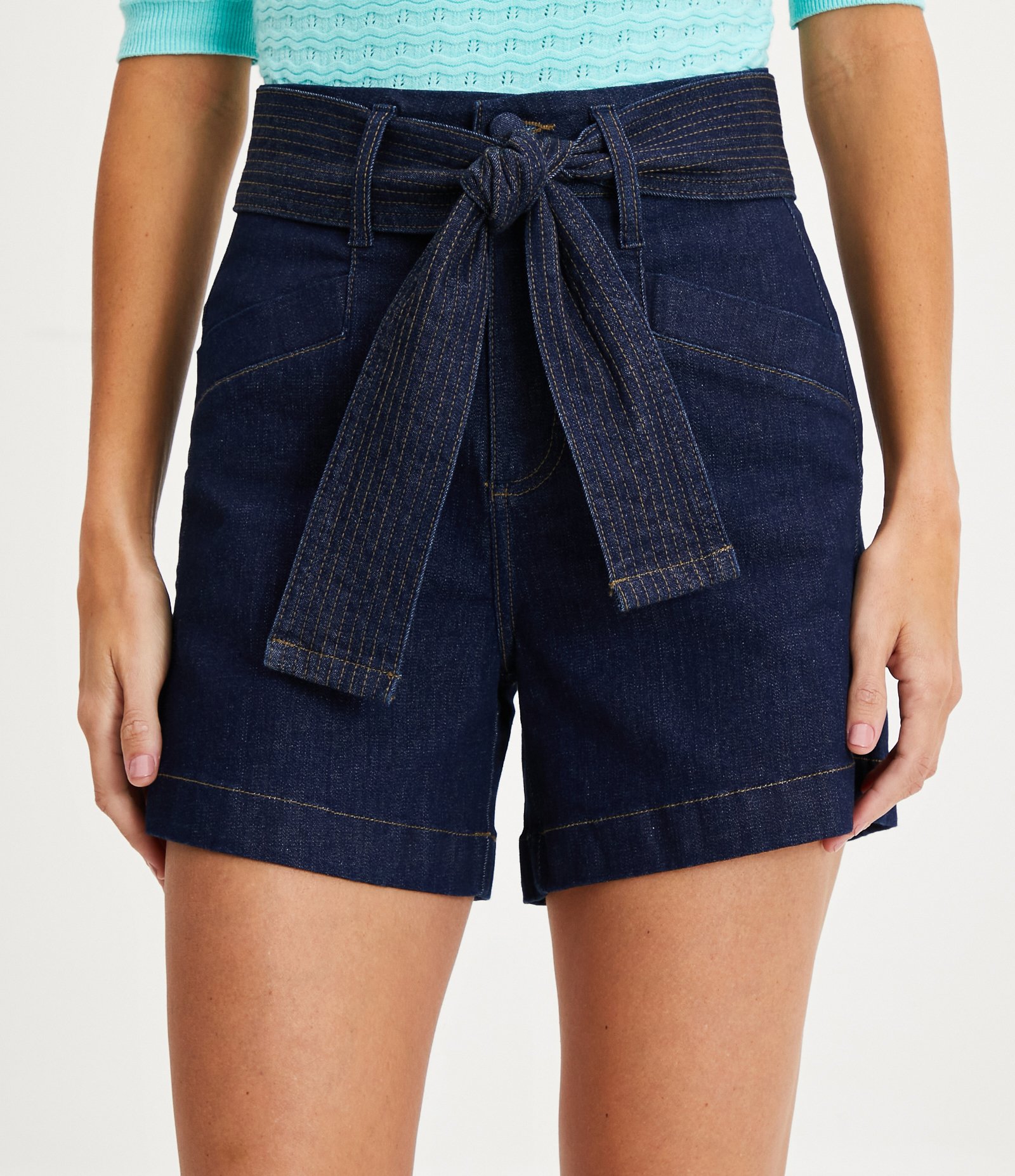 Short Mom em Jeans com Elastano e Cinto Faixa Azul Marinho 2