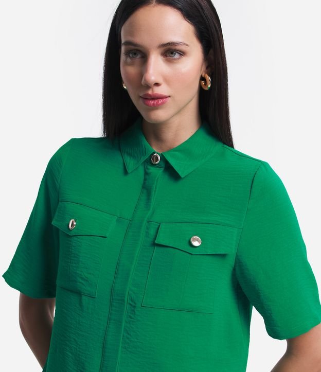 Camisa Texturizada com Bolsos Frontais e Botões Diferenciados Verde 3