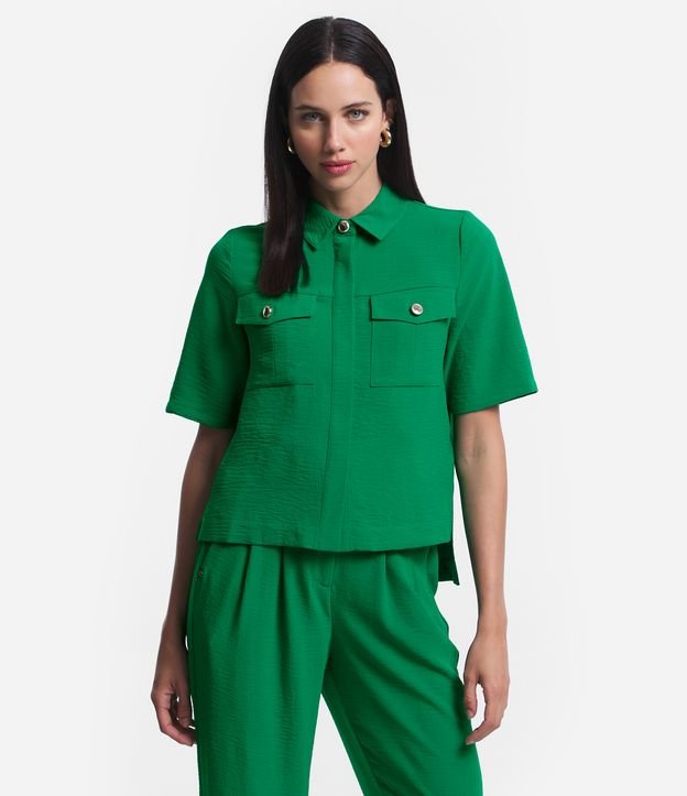 Camisa Texturizada com Bolsos Frontais e Botões Diferenciados Verde 4
