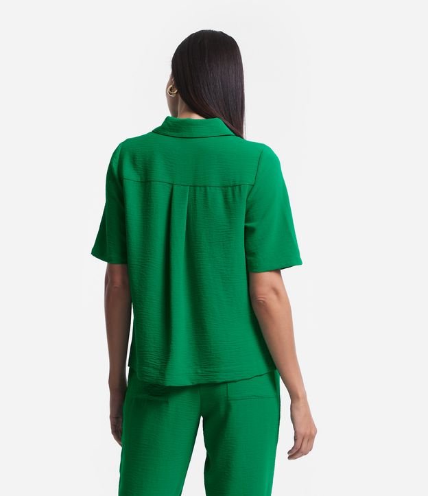 Camisa Texturizada com Bolsos Frontais e Botões Diferenciados Verde 5