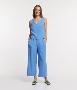 Calça Pantalona Cintura Média com Botões e Bolsos