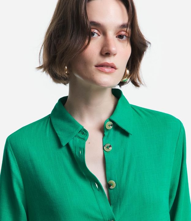 Vestido Chemise Alongado em Viscolinho com Botões Contrastantes Verde 3