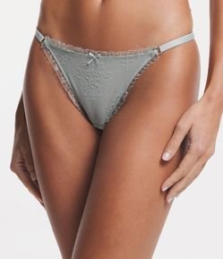Calcinha String em Laise com Detalhe Frufru na Borda