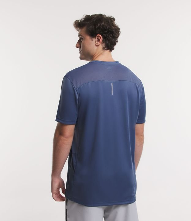 Camiseta Esportiva em Dry Fit com Recortes e Detalhes Refletivos Azul Médio 3