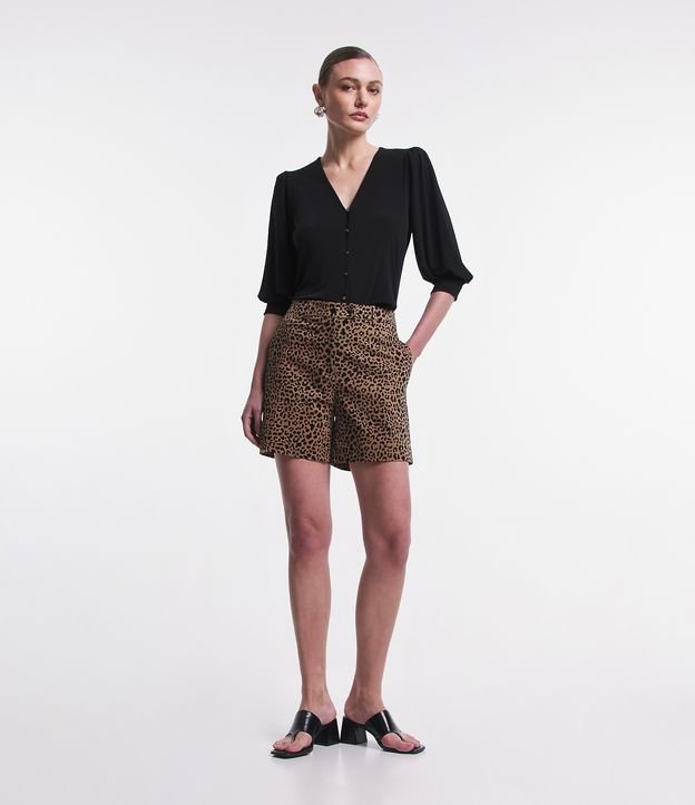Short Alfaiatado em Algodão Estampa Animal Print