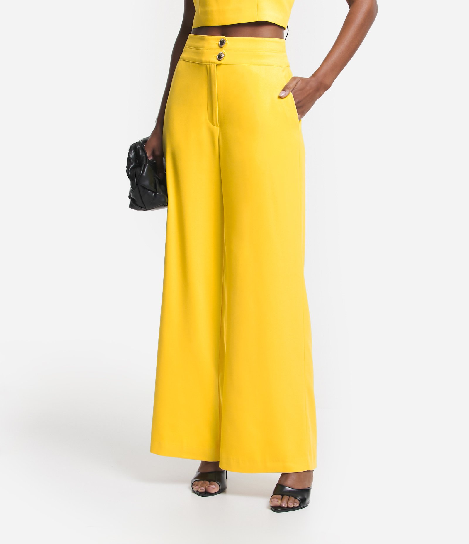 Calça Reta Cintura Alta em Crepe com Bolsos Amarelo 2