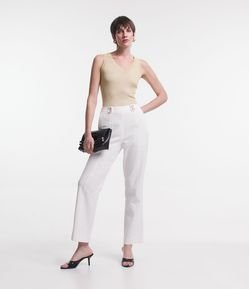 Calça Reta em Algodão Texturizado com Faixas e Botões no Cós