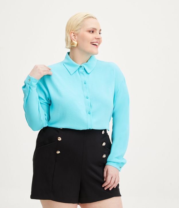 Camisa Alongada em Crepe com Gola Colarinho Curve & Plus Size