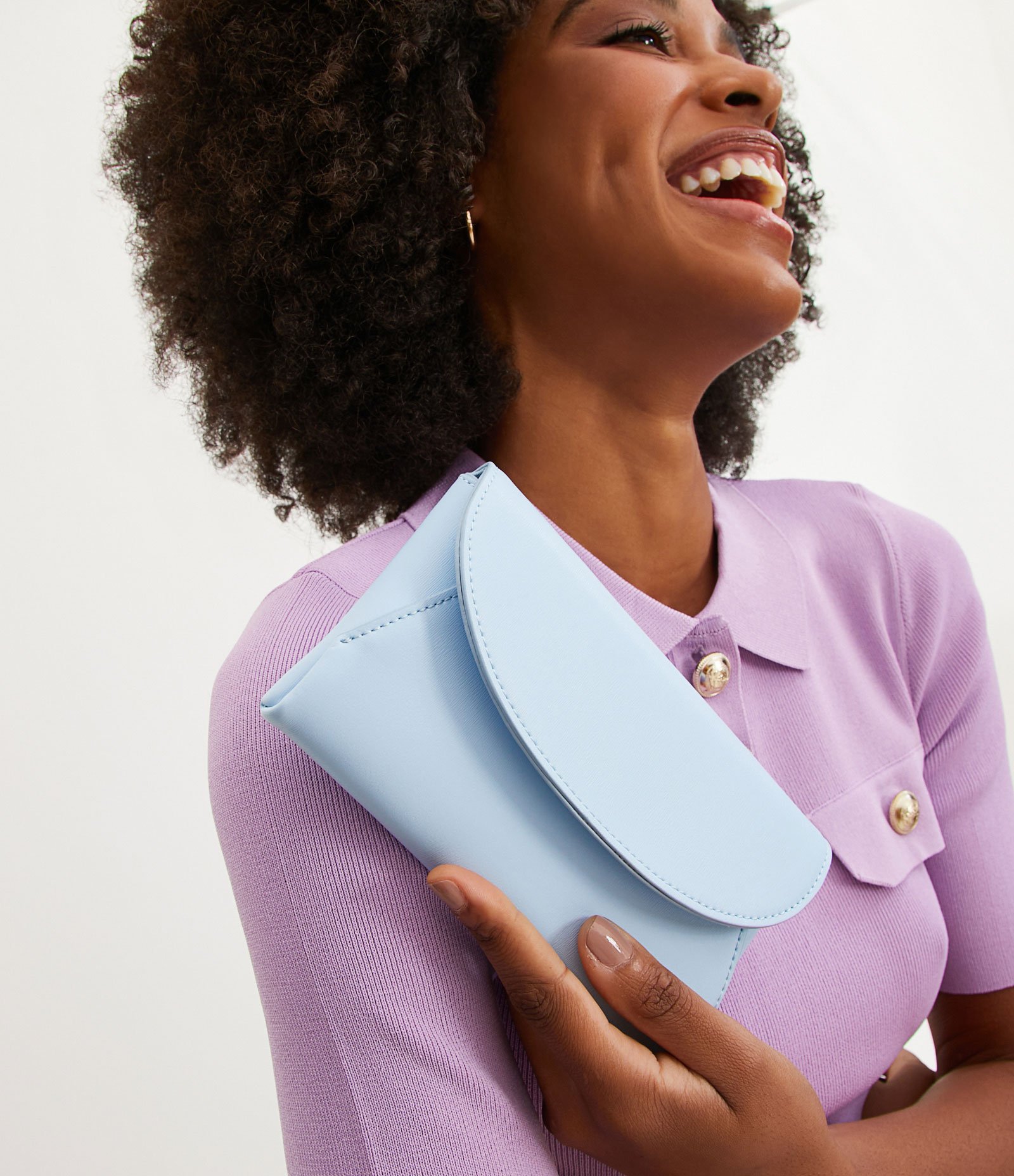 Carteira Grande Metalizada com Alça de Corrente 7