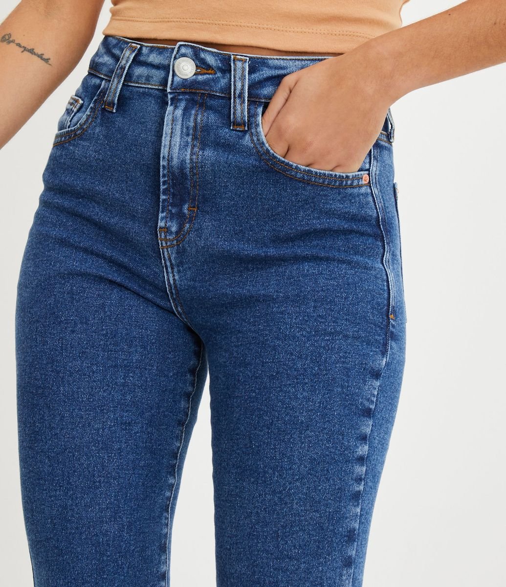 Calça Bootcut Jeans com Detalhe na Barra Azul