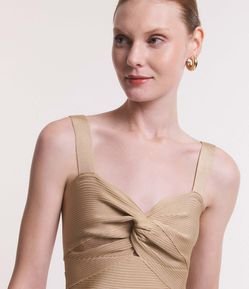 Blusa Cropped em Tricô com Decote Coração e Busto Torcido