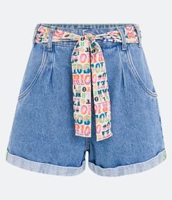 Short Baggy Jeans com Cinto Lenço Estampado e Barra Dobrada